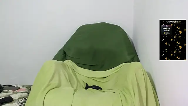 Snapshot of Dany_milk chatting on October 22, 2025, 1:27 am Dany milk online show from October 22, 2025, 1:27 am