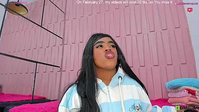 Briana Wells  online show from February 25, 2025, 1:32 pm