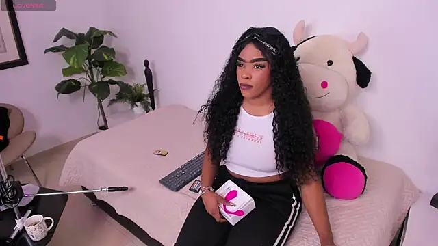 Snapshot of Briana_Wells_ chatting on July 15, 2026, 1:29 pm Briana Wells online show from July 15, 2026, 1:29 pm