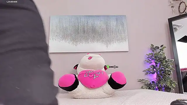 Snapshot of Briana_Wells_ chatting on October 21, 2025, 2:16 pm Briana Wells online show from October 21, 2025, 2:16 pm