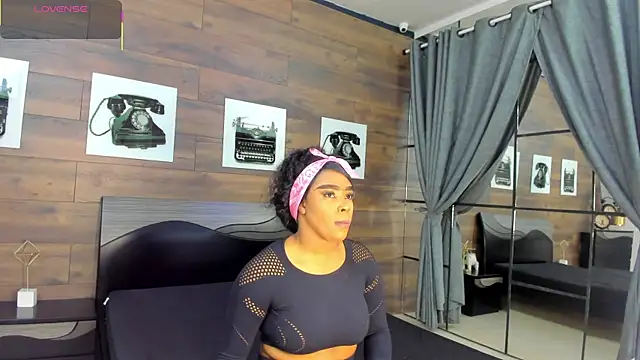 Snapshot of Briana_Wells_ chatting on July 12, 2026, 12:28 pm Briana Wells online show from July 12, 2026, 12:28 pm