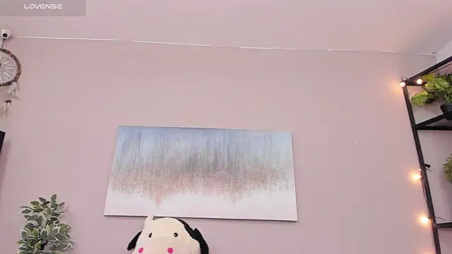 Briana Wells  online show from March 5, 2026, 12:35 pm