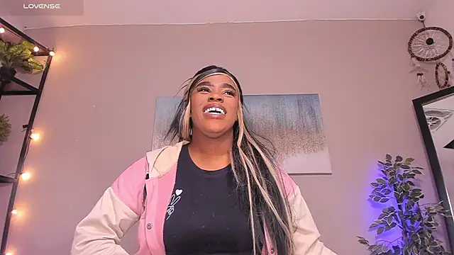 Briana Wells  online show from February 14, 2026, 12:38 pm