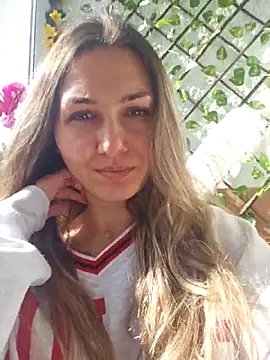 NicolLopeze online show from May 7, 2026, 6:39 am