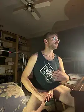 MaxSpadeErotica online show from June 17, 2026, 4:34 am