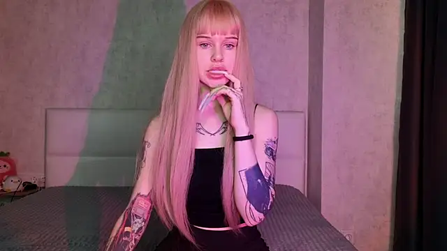LisaDenvinn online show from September 20, 2025, 4:06 am