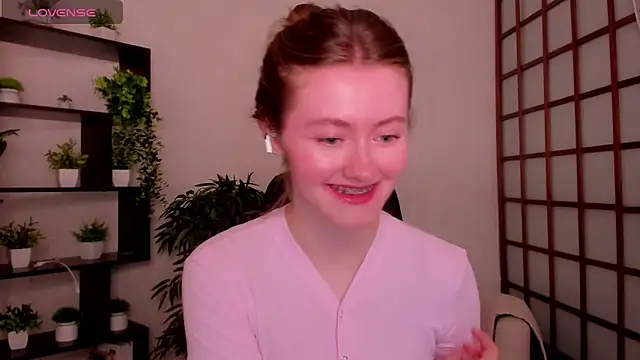 KateCuddle online show from June 15, 2026, 2:45 am