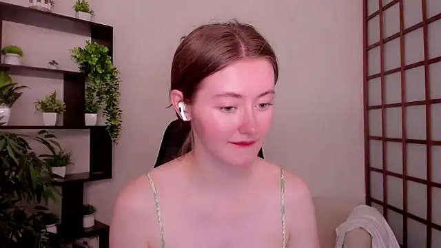 KateCuddle online show from June 30, 2026, 2:44 am