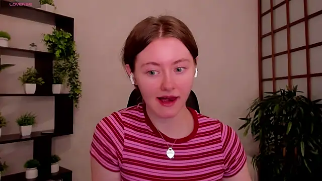 KateCuddle online show from July 28, 2026, 2:19 am