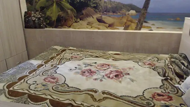 Snapshot of Aphelandra chatting on March 18, 2025, 1:01 pm Aphelandra online show from March 18, 2025, 1:01 pm