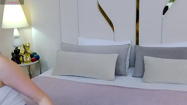 Snapshot of Betty_Bridge chatting on October 21, 2025, 5:51 am Betty Bridge online show from October 21, 2025, 5:51 am