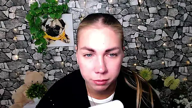 Snapshot of Sport_Tall_Doll chatting on October 7, 2025, 9:54 am Sport Tall Doll online show from October 7, 2025, 9:54 am