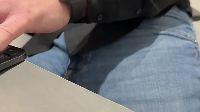 rickyi2023 online show from February 5, 2026, 3:52 pm