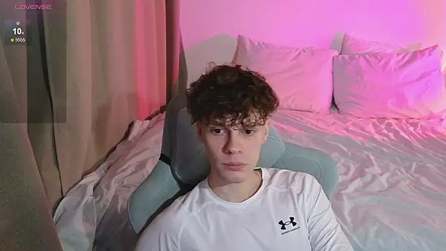 cute thomas online show from March 25, 2026, 5:56 pm