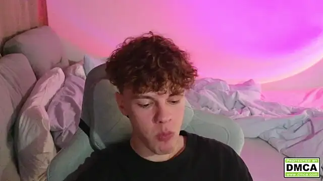 cute thomas online show from September 25, 2025, 6:47 pm