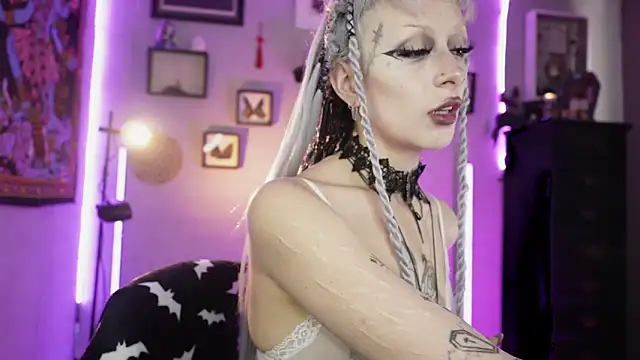 Snapshot of insania_9999_ chatting on February 16, 2026, 4:16 pm insania 9999 online show from February 16, 2026, 4:16 pm