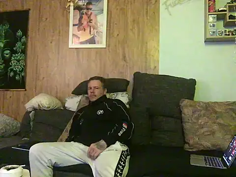 Snapshot of steveindahouse chatting on March 17, 2025, 6:11 pm steveindahouse online show from March 17, 2025, 6:11 pm