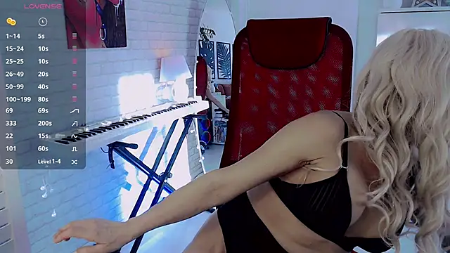 WhiteBunny online show from January 22, 2025, 7:14 am