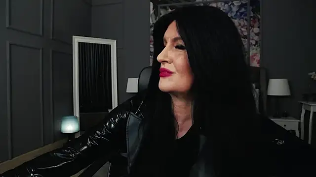 DomMelissaW online show from November 6, 2025, 9:30 pm