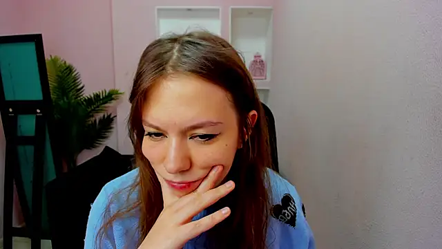 Persephoni online show from October 10, 2025, 10:38 am