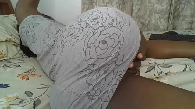 Snapshot of sweet_sassy_ chatting on October 19, 2025, 4:26 am sweet sassy  online show from October 19, 2025, 4:26 am