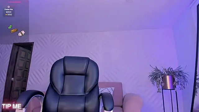 SophieBarnett online show from April 15, 2026, 10:32 pm