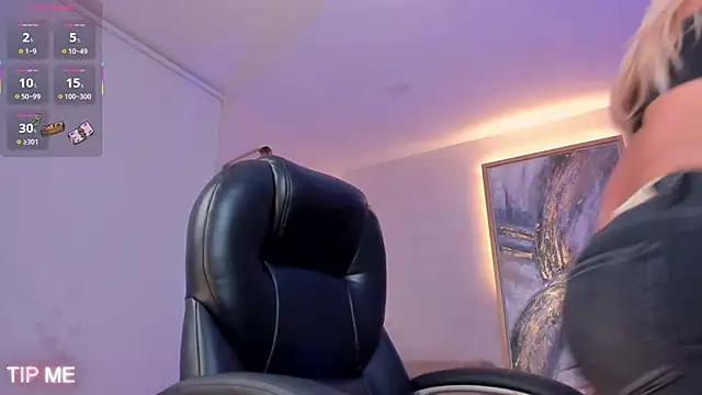 Snapshot of SophieBarnett chatting on October 9, 2025, 12:44 am SophieBarnett online show from October 9, 2025, 12:44 am