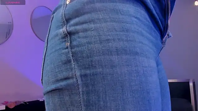 Snapshot of SophieBarnett chatting on September 10, 2025, 1:04 am SophieBarnett online show from September 10, 2025, 1:04 am