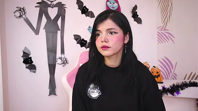 Snapshot of dianebleu chatting on October 18, 2025, 1:35 pm dianebleu online show from October 18, 2025, 1:35 pm