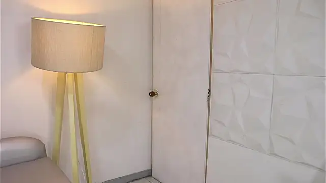 dianebleu online show from November 10, 2025, 4:39 am