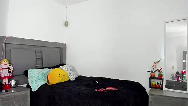 Cherrynoa online show from April 12, 2026, 1:53 am