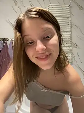 kimczii online show from February 18, 2025, 7:09 pm