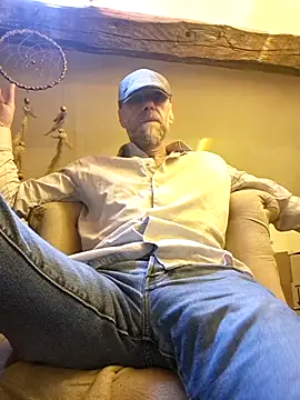 eddouxxx78 online show from April 3, 2026, 1:06 pm