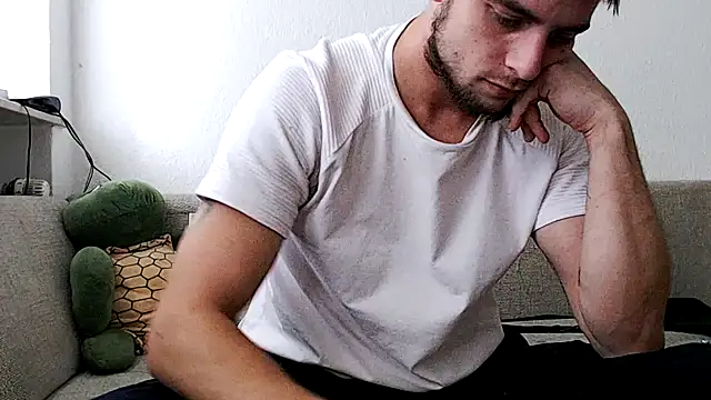 Snapshot of Youngtimer_1997 chatting on September 25, 2025, 7:14 am Youngtimer 1997 online show from September 25, 2025, 7:14 am