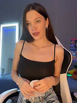 julia fly online show from December 30, 2024, 11:59 am