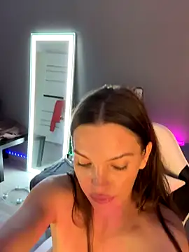 julia fly online show from October 14, 2025, 9:54 am