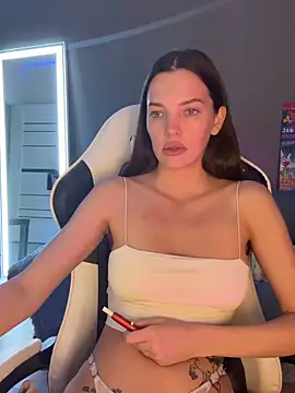 julia fly online show from October 11, 2025, 1:34 pm