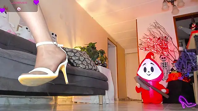 charlize legs online show from October 10, 2025, 11:16 pm