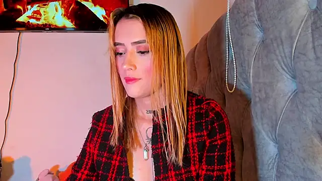 Snapshot of Sabrina_Cole chatting on October 19, 2025, 3:42 am Sabrina Cole online show from October 19, 2025, 3:42 am