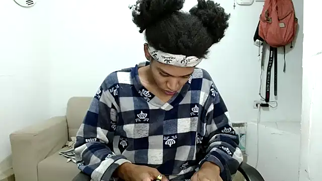 angelamarie1 online show from November 22, 2025, 7:40 am