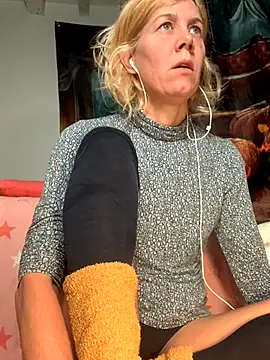 Snapshot of Lola_Belgium chatting on October 12, 2025, 5:53 am Lola Belgium online show from October 12, 2025, 5:53 am