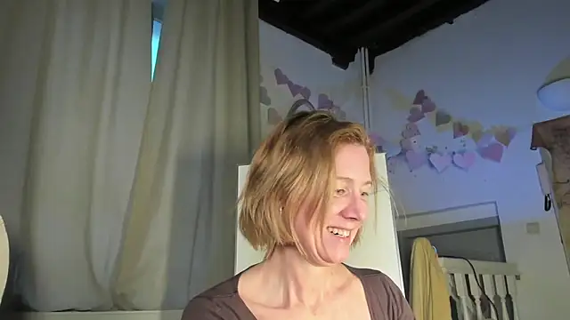 Lola Belgium online show from March 10, 2025, 5:29 pm