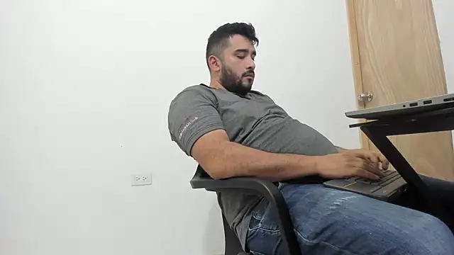 Snapshot of isearchcompany chatting on September 17, 2025, 3:19 am isearchcompany online show from September 17, 2025, 3:19 am