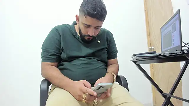 Snapshot of isearchcompany chatting on October 24, 2025, 2:27 pm isearchcompany online show from October 24, 2025, 2:27 pm