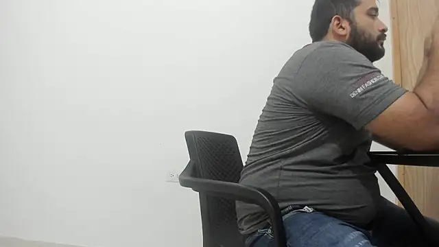 Snapshot of isearchcompany chatting on October 5, 2025, 1:51 am isearchcompany online show from October 5, 2025, 1:51 am