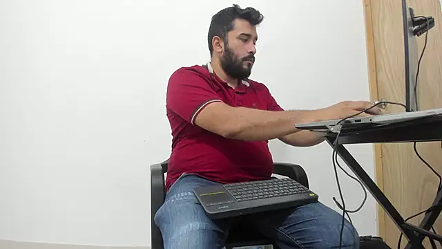 Snapshot of isearchcompany chatting on October 14, 2025, 5:13 pm isearchcompany online show from October 14, 2025, 5:13 pm