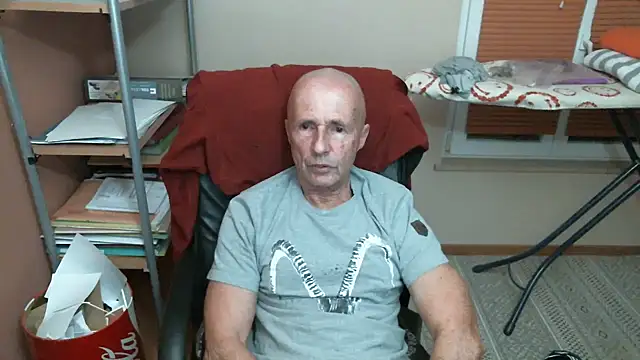 olibrius71 online show from February 13, 2026, 9:04 pm