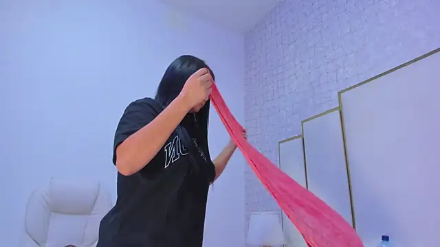 paola rodriguez online show from December 2, 2025, 11:34 am