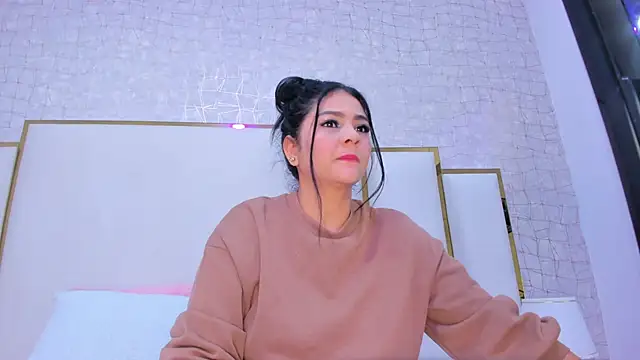 paola rodriguez online show from September 28, 2025, 10:55 am