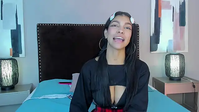 LauraAristizabal online show from March 4, 2025, 4:20 pm